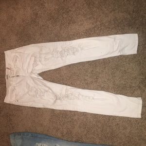 White destroyed jeans